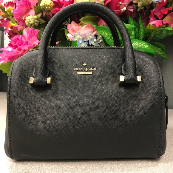 kate spade Handbags - Like New Kate Spade Mini